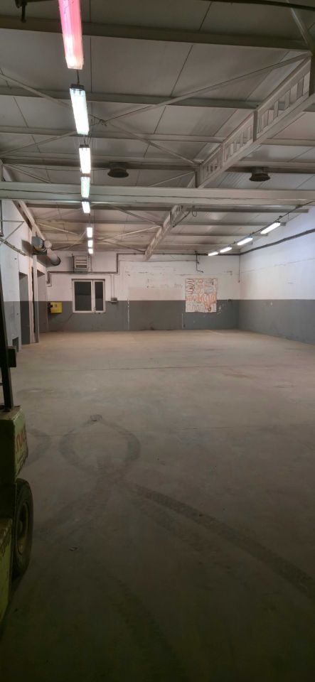 Hala/magazyn Piaski. Zdjęcie 3