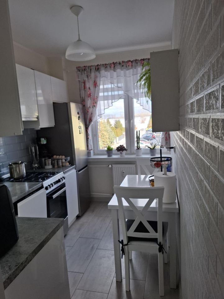 Mieszkanie 3-pokojowe Gniewino, Osiedle kaszubskie. Zdjęcie 1