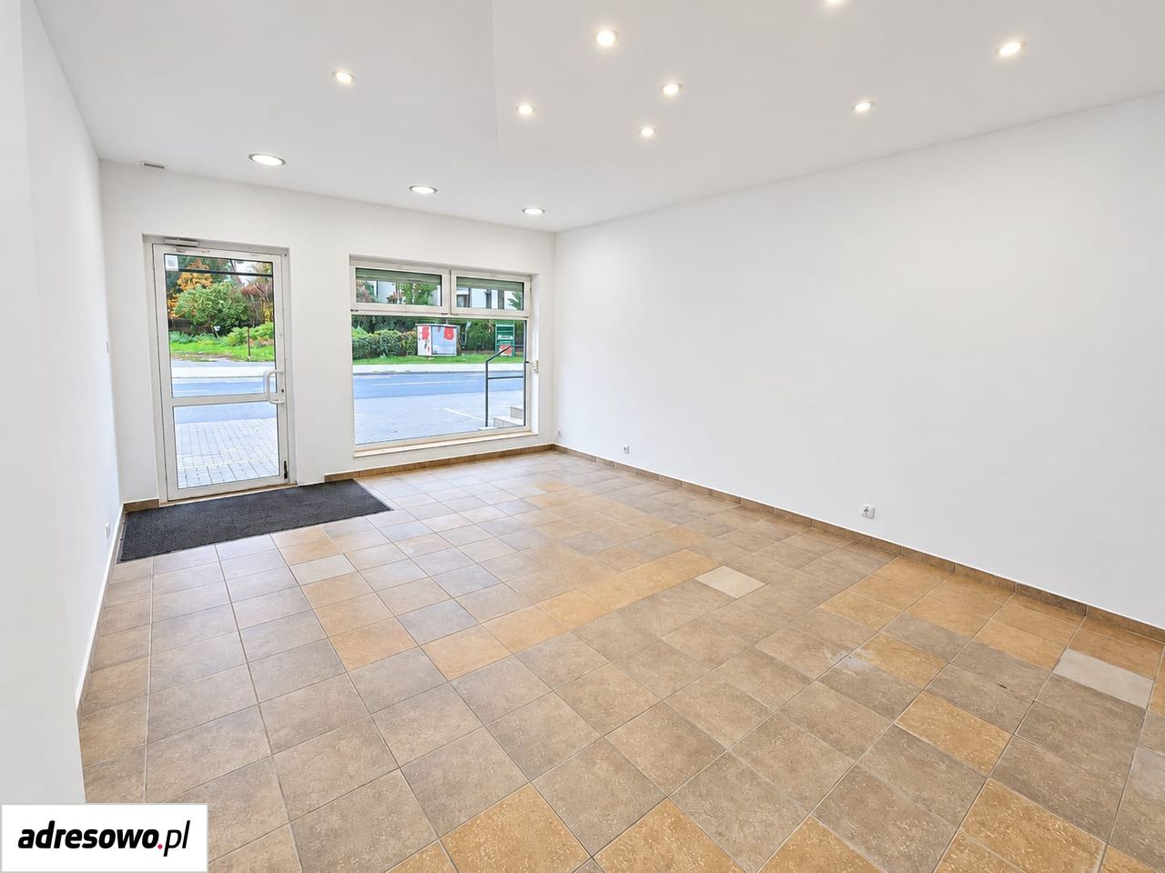 Lokal Józefosław, ul. Geodetów. Zdjęcie 1