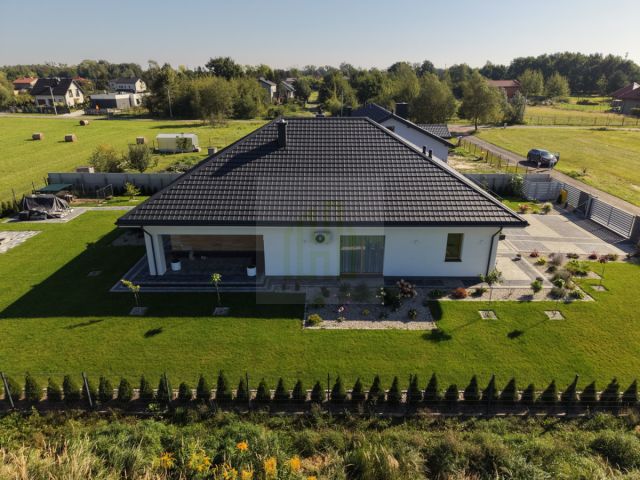 dom wolnostojący, 4 pokoje Jaktorów-Kolonia, ul. Prymasa Mikołaja Trąby. Zdjęcie 2