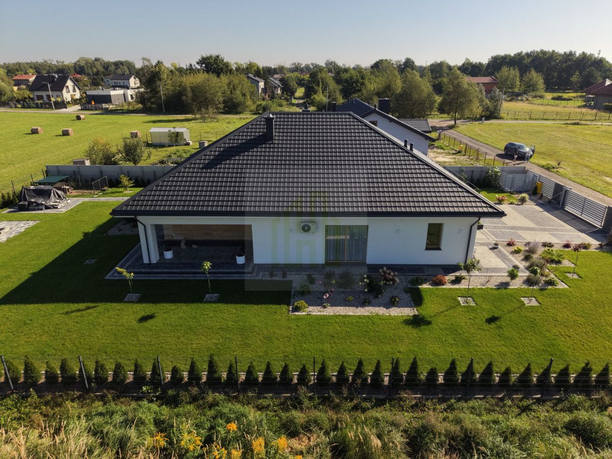 dom wolnostojący, 4 pokoje Jaktorów-Kolonia, ul. Prymasa Mikołaja Trąby. Zdjęcie 2
