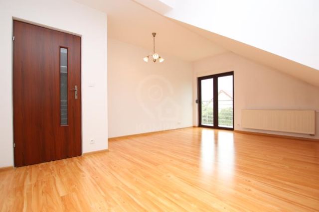 bliźniak, 6 pokoi Karwiany. Zdjęcie 8