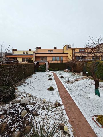 dom szeregowy, 5 pokoi Legnica Piekary Wielkie. Zdjęcie 1