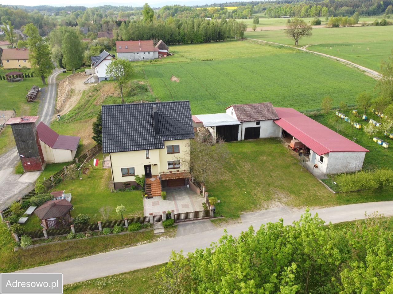 dom wolnostojący, 7 pokoi Wojciechów. Zdjęcie 1