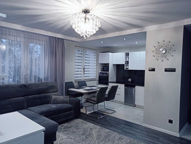 Mieszkanie 3-pokojowe Łomża, os. Bohaterów Monte Cassino. Zdjęcie 1