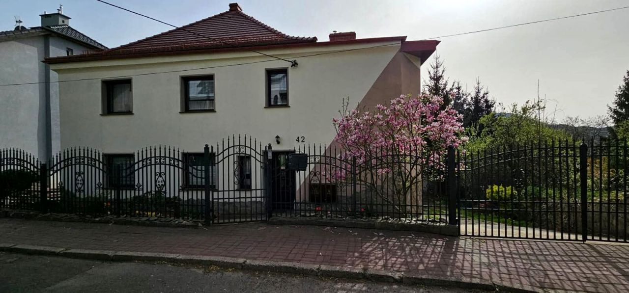 dom wolnostojący, 8 pokoi Wałbrzych Biały Kamień, ul. gen. Józefa Bema. Zdjęcie 1