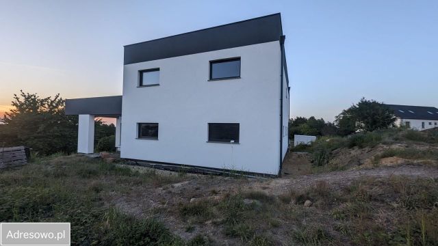 dom wolnostojący, 7 pokoi Strzelin, ul. Wichrowa. Zdjęcie 1