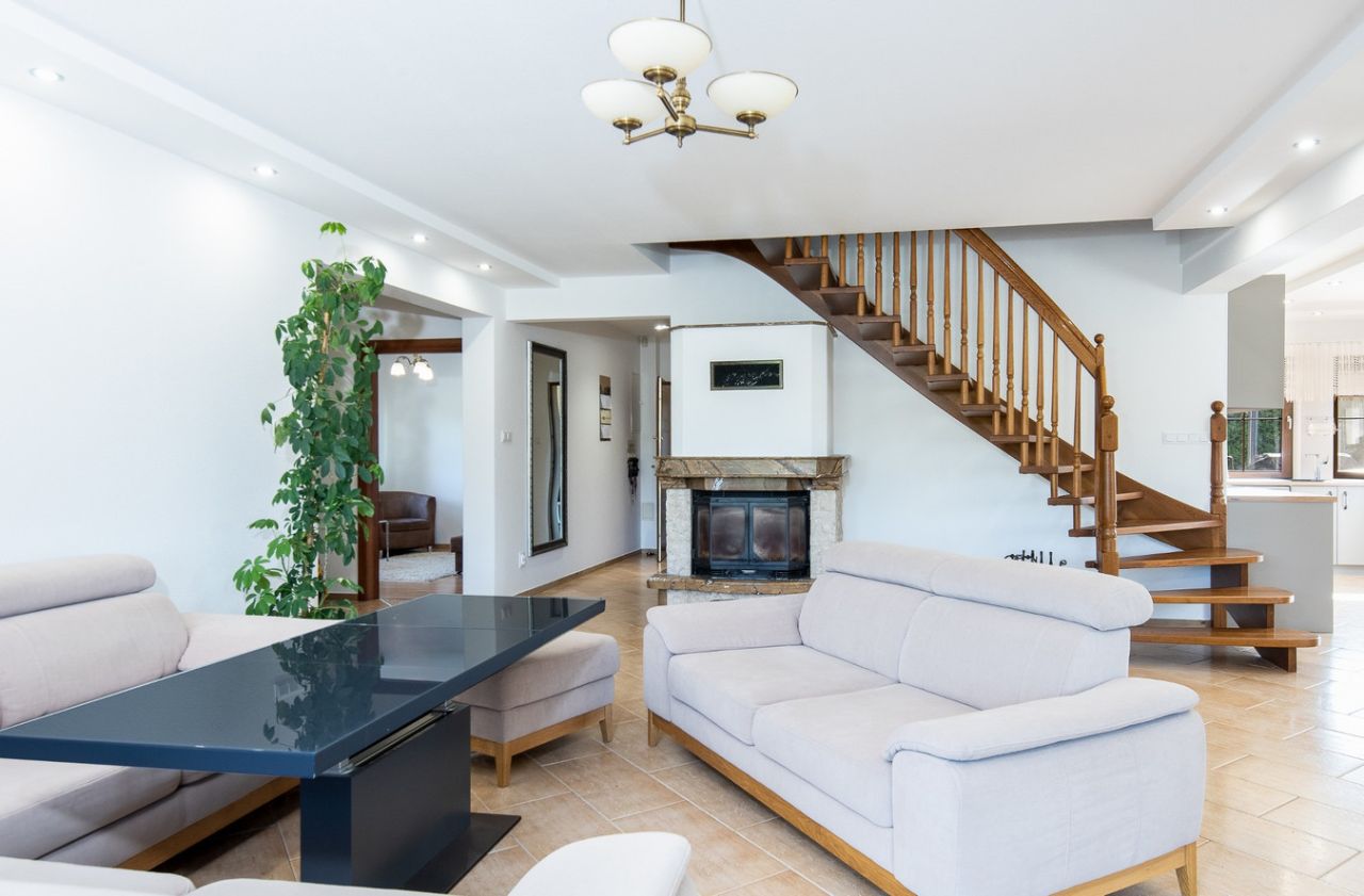 dom wolnostojący, 8 pokoi Czernin. Zdjęcie 17