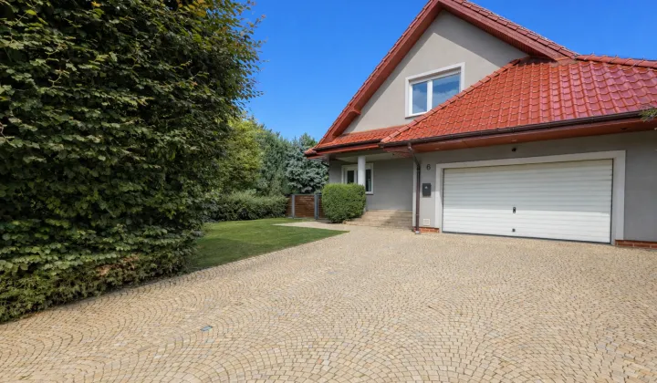 dom wolnostojący, 5 pokoi Chyby, ul. Jesionowa