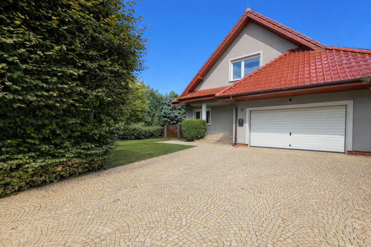 dom wolnostojący, 5 pokoi Chyby, ul. Jesionowa. Zdjęcie 1