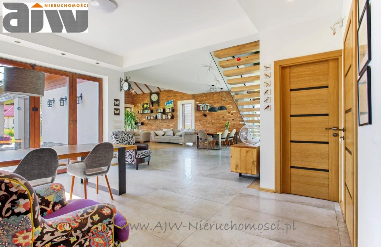 dom wolnostojący, 7 pokoi Osieck. Zdjęcie 2