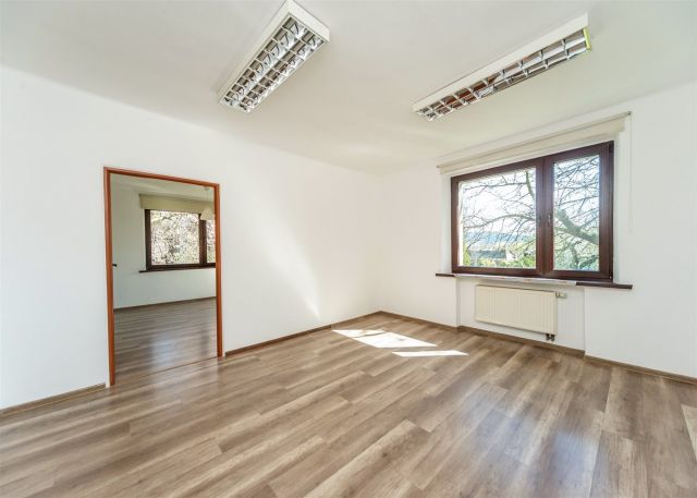 dom wolnostojący, 6 pokoi Bielsko-Biała, ul. Konstantego Damrota. Zdjęcie 4