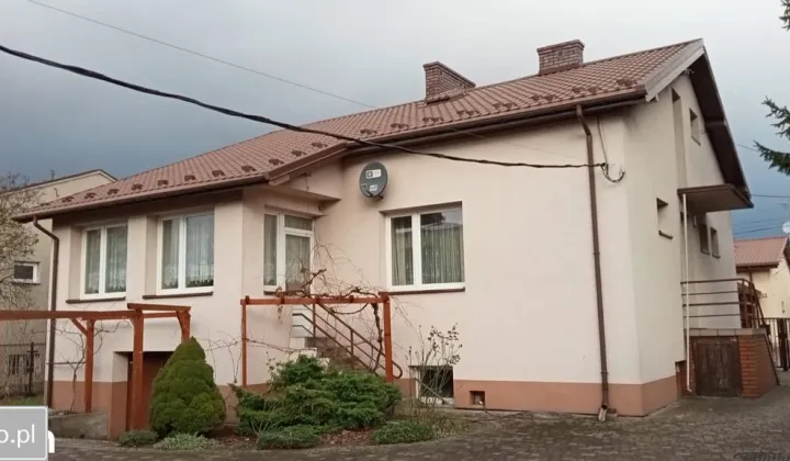 dom wolnostojący, 7 pokoi Radomsko