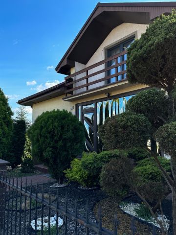 dom wolnostojący, 6 pokoi Kalisz Majków, ul. gen. Ryszarda Kuklińskiego. Zdjęcie 1