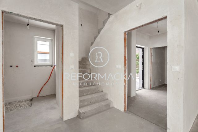 dom wolnostojący, 5 pokoi Strażów. Zdjęcie 12