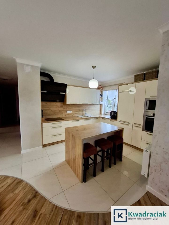 Mieszkanie 3-pokojowe Sanok, ul. Wyspiańskiego. Zdjęcie 2