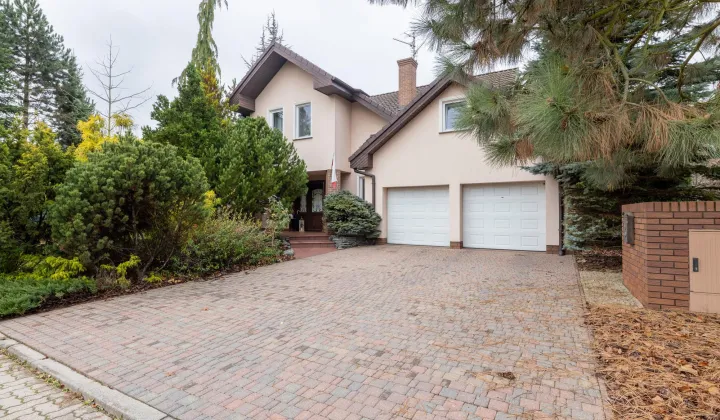 dom wolnostojący, 7 pokoi Chyby, ul. Cisowa