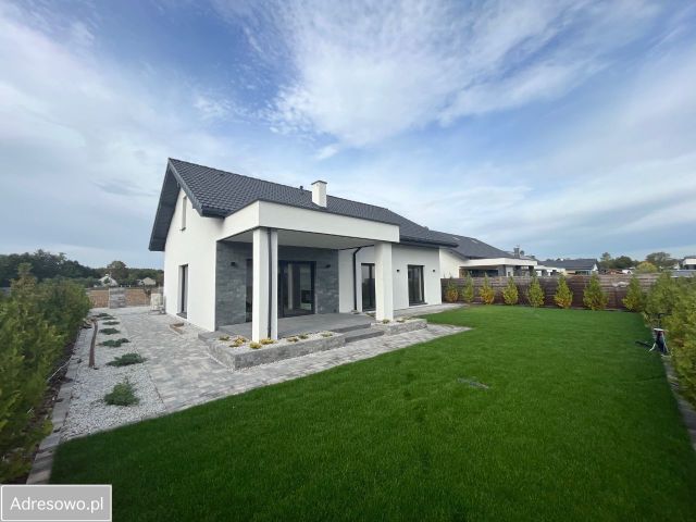 dom wolnostojący, 4 pokoje Czarne Błoto, ul. Cyprysowa. Zdjęcie 1