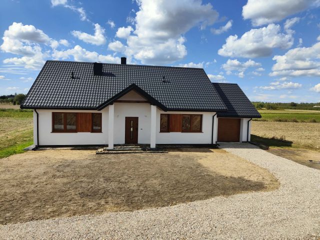 dom wolnostojący, 4 pokoje Charlęż Charlęż-Kolonia. Zdjęcie 1