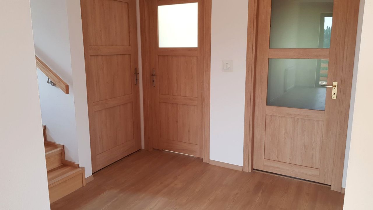 dom wolnostojący, 5 pokoi Lesko, ul. Słoneczna. Zdjęcie 3