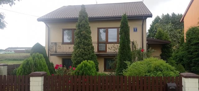 dom wolnostojący, 4 pokoje Radomyśl. Zdjęcie 1