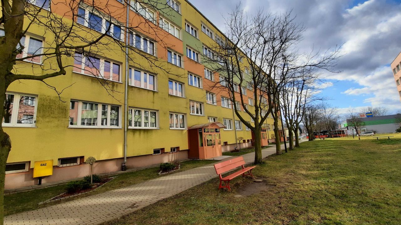 Mieszkanie 2-pokojowe Jelenia Góra Zabobrze, ul. Ludomira Różyckiego. Zdjęcie 1