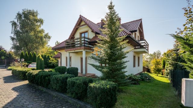 dom wolnostojący, 5 pokoi Ujazd, ul. Świerkowa. Zdjęcie 1