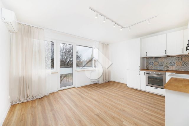 Mieszkanie 3-pokojowe Kraków Kurdwanów, ul. Wincentego Witosa. Zdjęcie 1