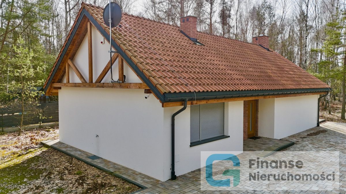 dom wolnostojący, 3 pokoje Borowiny. Zdjęcie 2