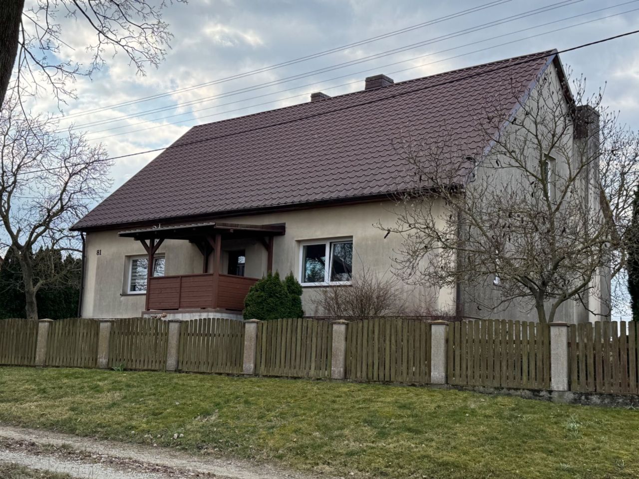 dom wolnostojący, 3 pokoje Krześnica. Zdjęcie 1