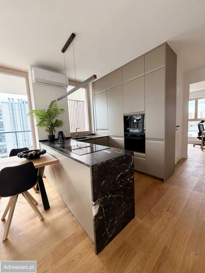 Mieszkanie 3-pokojowe Warszawa Śródmieście, ul. Chmielna. Zdjęcie 2