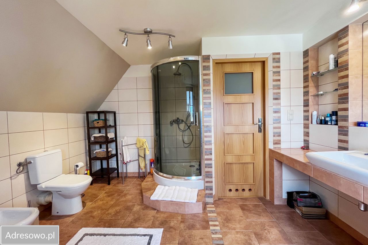 dom wolnostojący, 7 pokoi Libertów. Zdjęcie 9