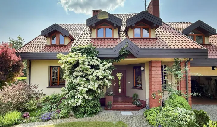 dom wolnostojący, 7 pokoi Częstochowa Parkitka, ul. Staropolska