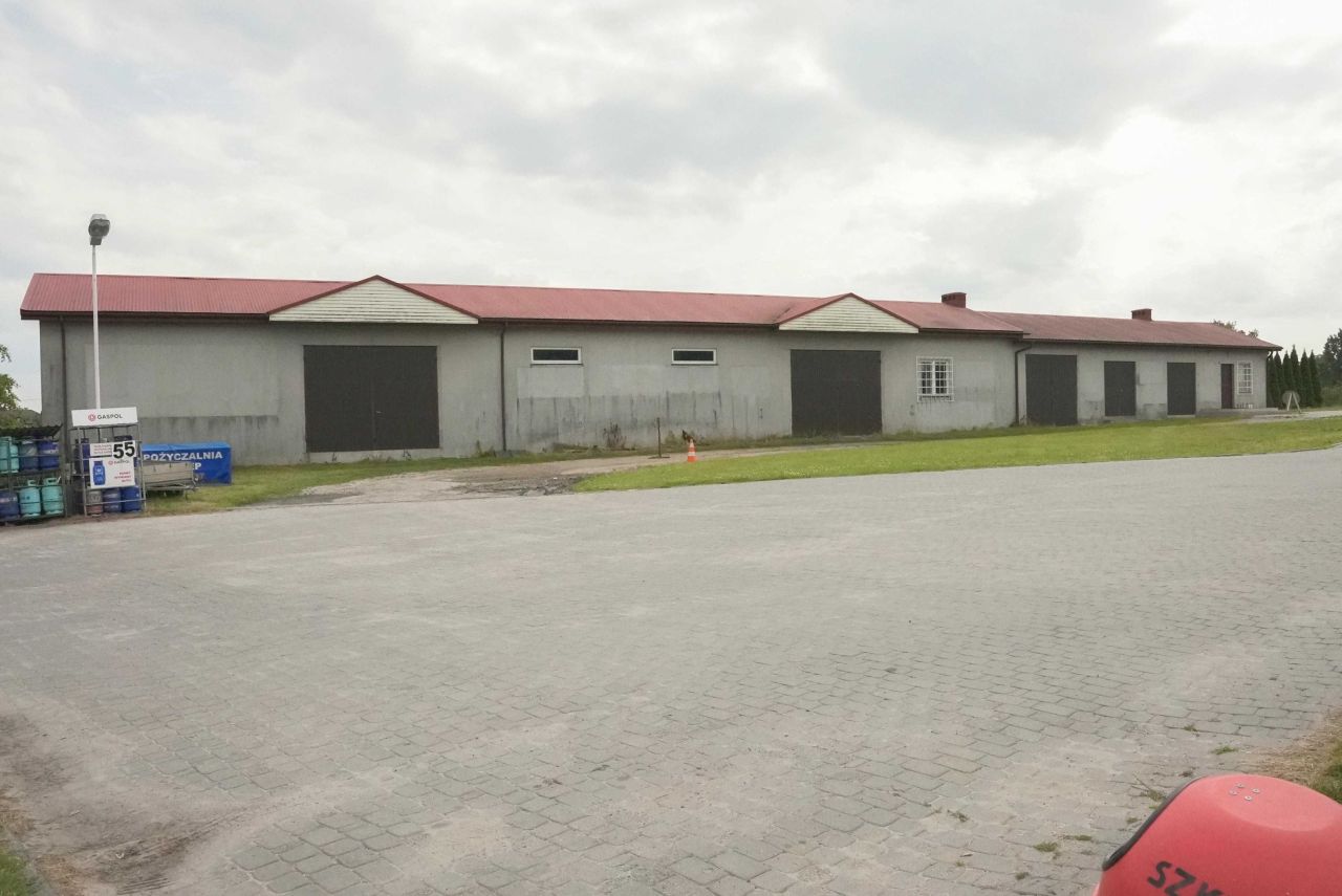 Hala/magazyn Kurów. Zdjęcie 1