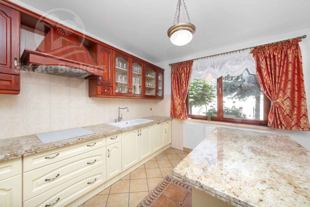 dom wolnostojący, 10 pokoi Żórawina, ul. Sportowa. Zdjęcie 1