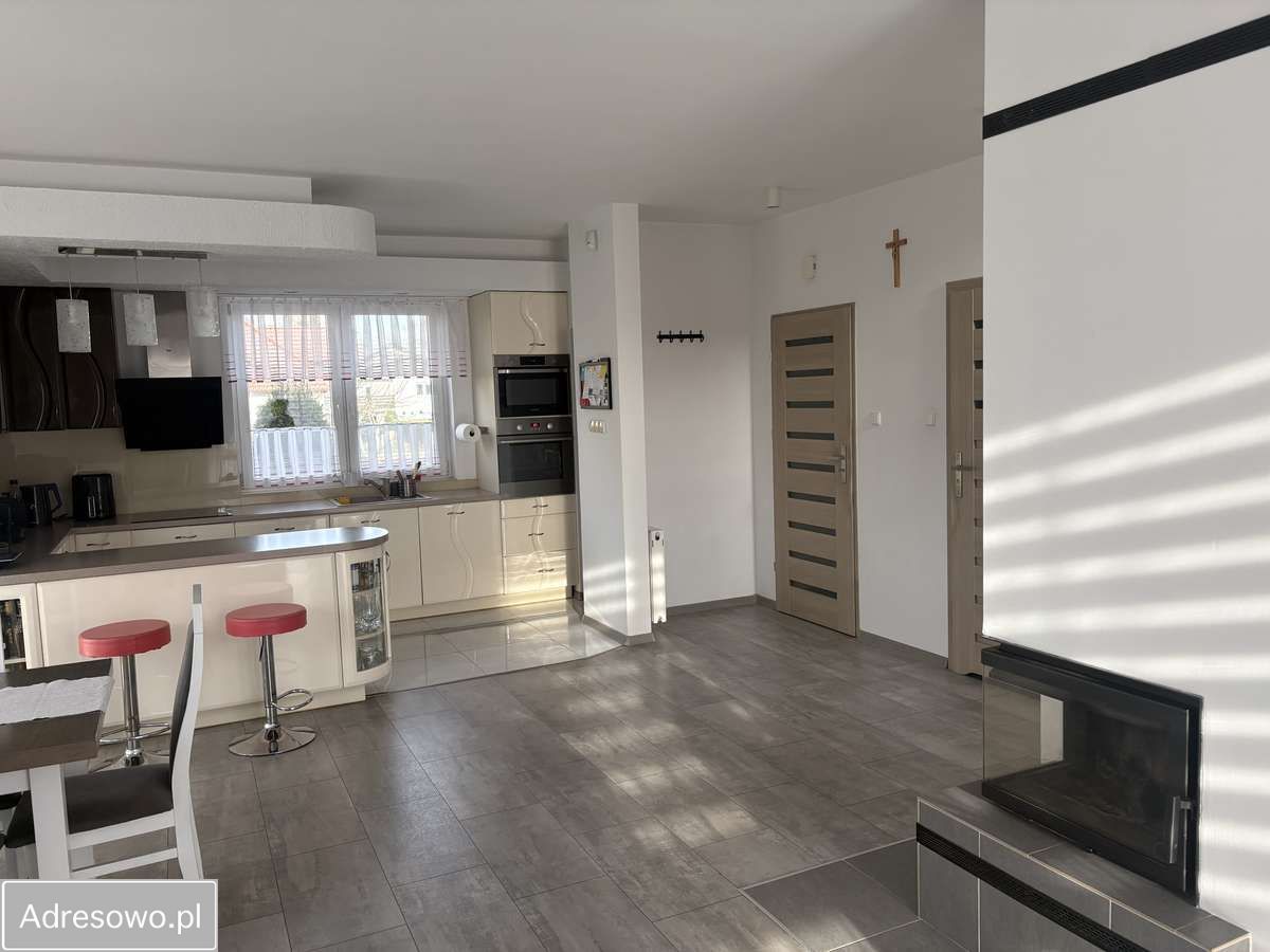 dom wolnostojący, 4 pokoje Pszczółki. Zdjęcie 11