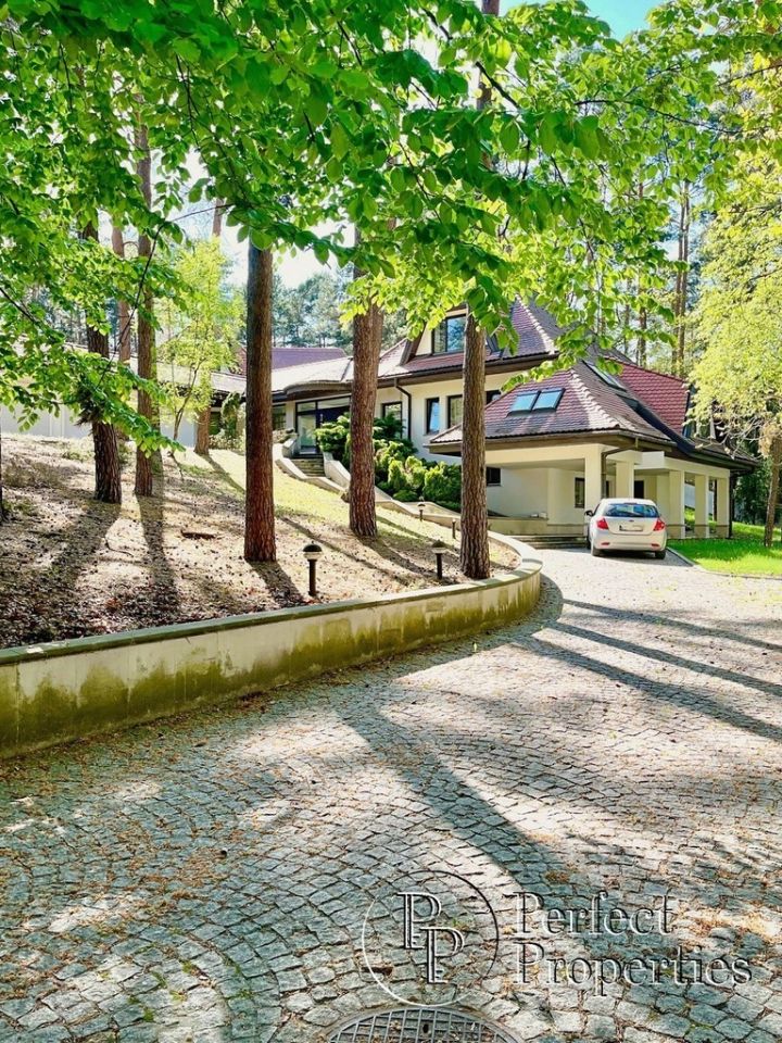 dom wolnostojący, 14 pokoi Magdalenka. Zdjęcie 1