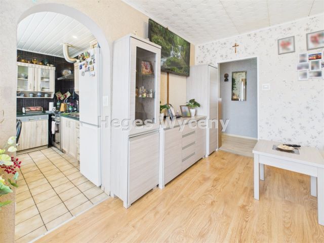 Mieszkanie 4-pokojowe Trzebień. Zdjęcie 4