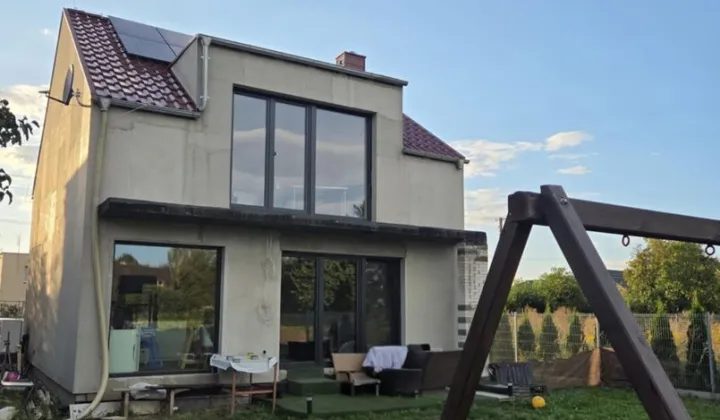 dom wolnostojący, 4 pokoje Biskupice, ul. Dworcowa