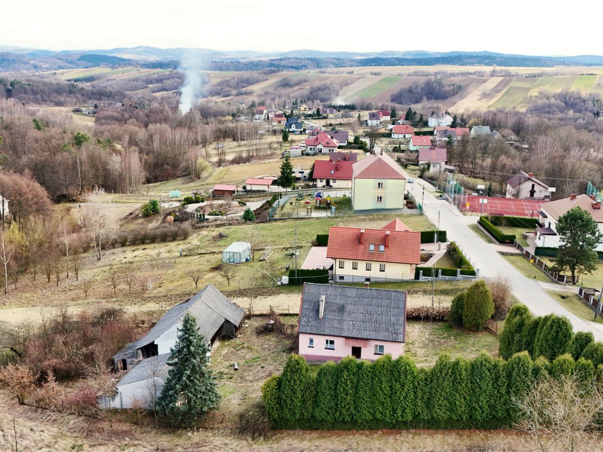 dom wolnostojący, 3 pokoje Jaworsko. Zdjęcie 2