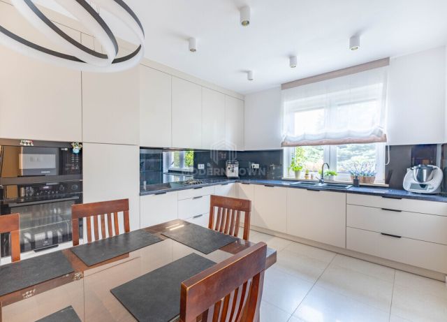 dom wolnostojący, 5 pokoi Rusiec. Zdjęcie 6