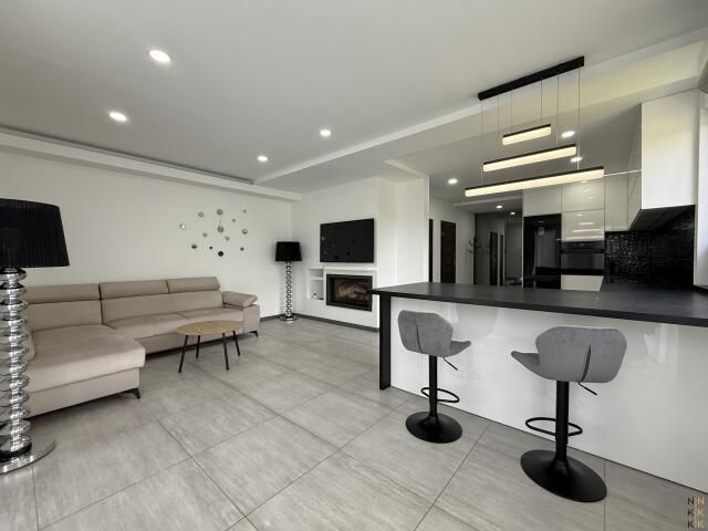 bliźniak, 4 pokoje Domasław. Zdjęcie 1