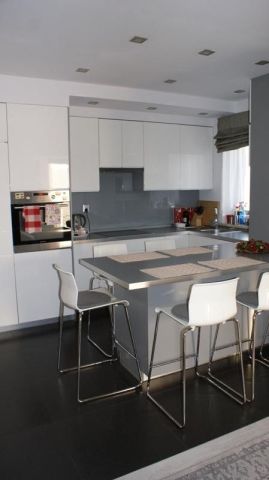 Mieszkanie 3-pokojowe Nowy Dwór Mazowiecki Osiedle Młodych, ul. Dębowa. Zdjęcie 1