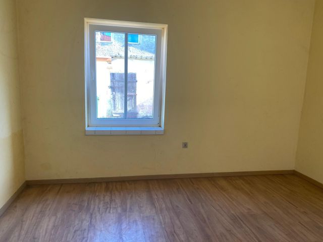 Mieszkanie 1-pokojowe Wiązów. Zdjęcie 1