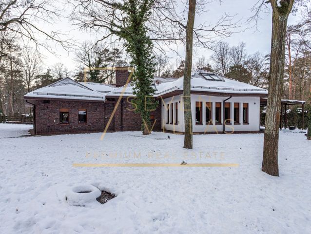 dom wolnostojący, 5 pokoi Magdalenka. Zdjęcie 1