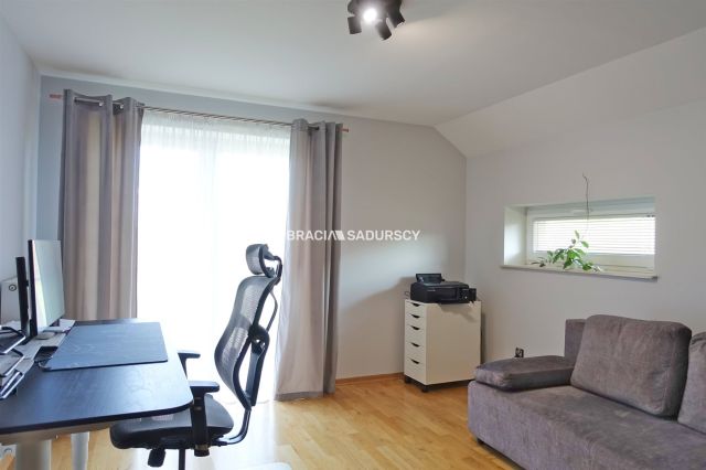 dom wolnostojący, 6 pokoi Kraków Sidzina, ul. Adama Prażmowskiego. Zdjęcie 13