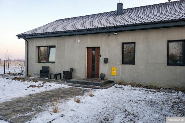 dom wolnostojący, 4 pokoje Sienno. Zdjęcie 1