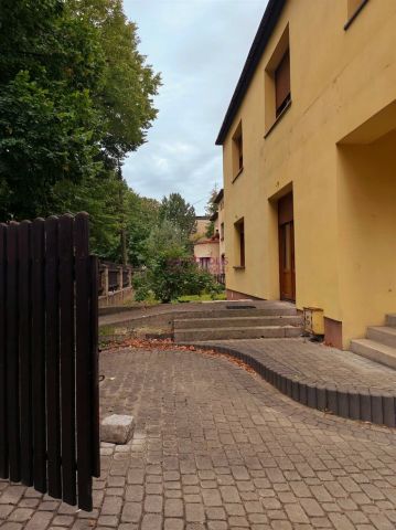 dom wolnostojący, 5 pokoi Rybnik Śródmieście. Zdjęcie 1