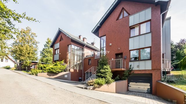 Mieszkanie 4-pokojowe Brzyczyna. Zdjęcie 4