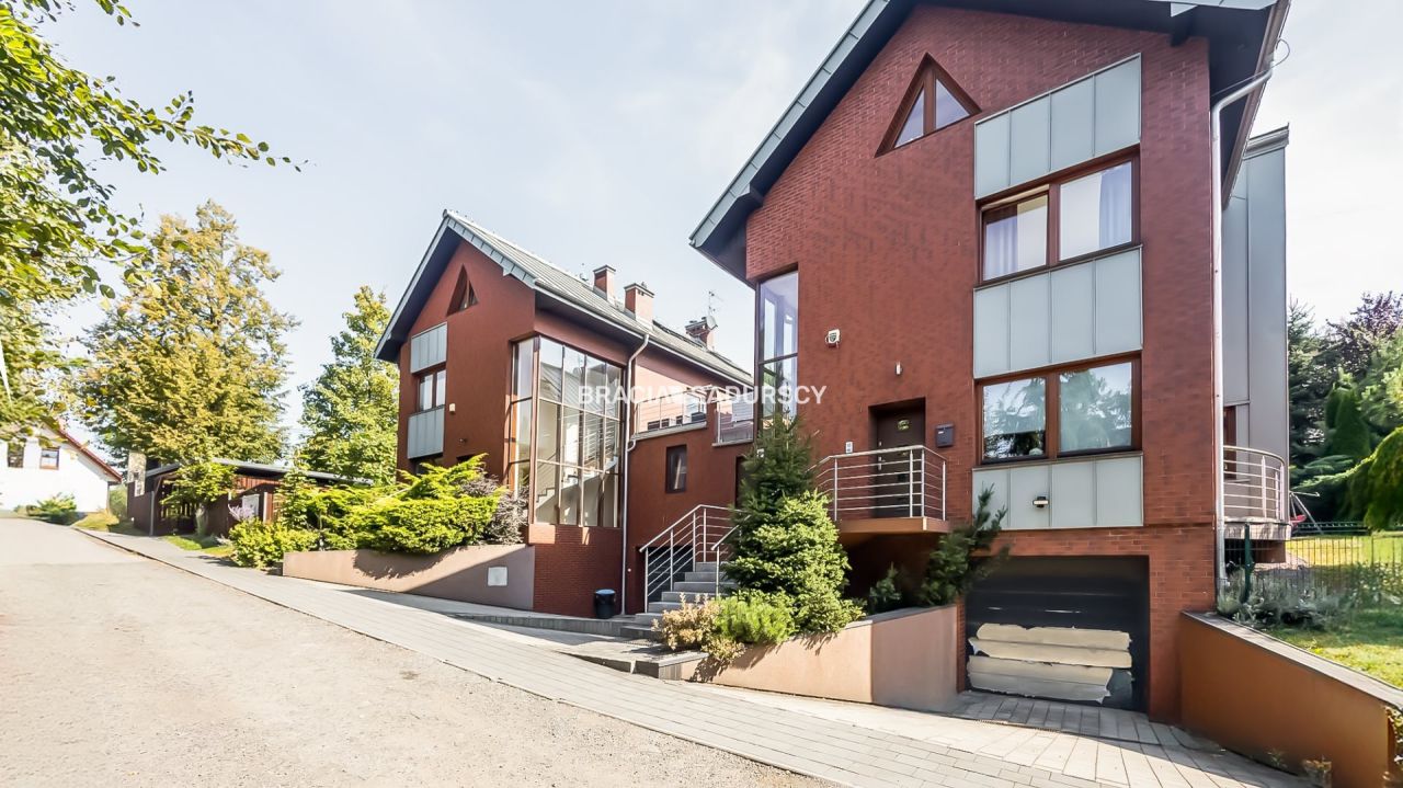 Mieszkanie 4-pokojowe Brzyczyna. Zdjęcie 4